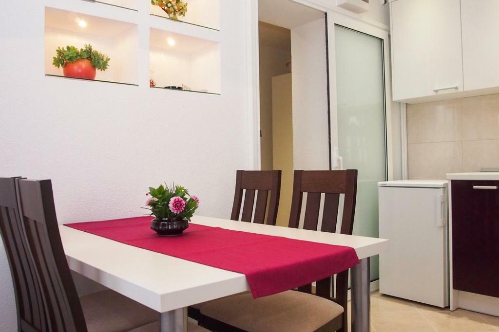 Apartments Edita Makarska Bagian luar foto